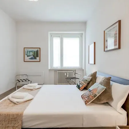 Modern Flat With Ponte Vecchio Outside Your Door アパート *