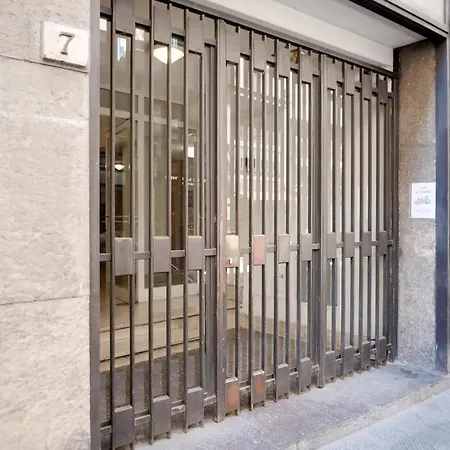 Modern Flat With Ponte Vecchio Outside Your Door アパート